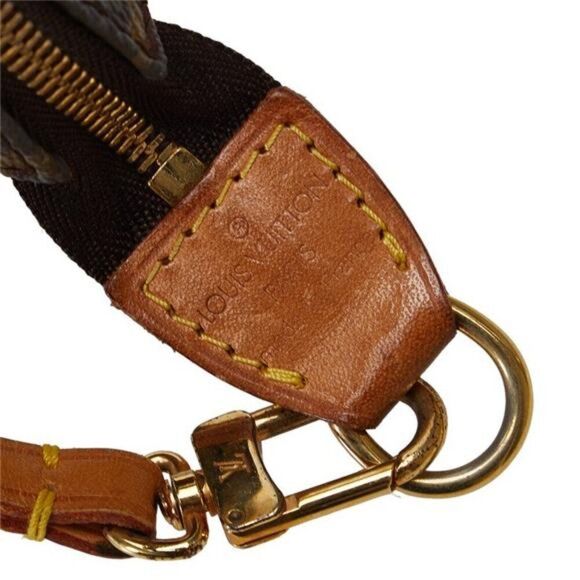 Louis Vuitton Monogram Pochette Accessoires - Picture 10 of 12